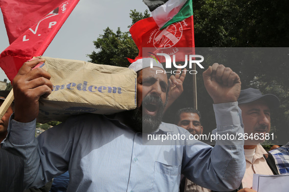 Palestinian labor activists chant slogans during a march for the International Labor Day at the Palestine square in Gaza City, May 1, 2018....