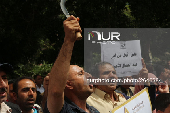 Palestinian labor activists chant slogans during a march for the International Labor Day at the Palestine square in Gaza City, May 1, 2018....