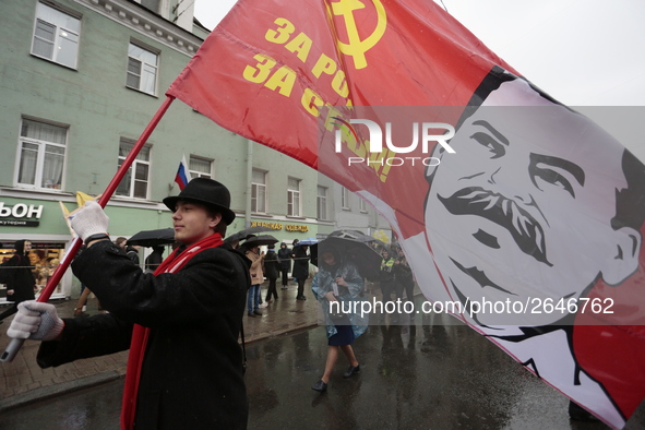 A supporter of the Communist party with a flag with a portrait of Stalin during the may day demonstration in St Petersburg, Russia. 1 may 20...