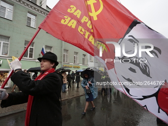 A supporter of the Communist party with a flag with a portrait of Stalin during the may day demonstration in St Petersburg, Russia. 1 may 20...