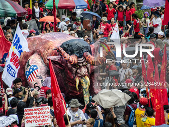 Protesters prepare to burn the effigy of President Duterte. (