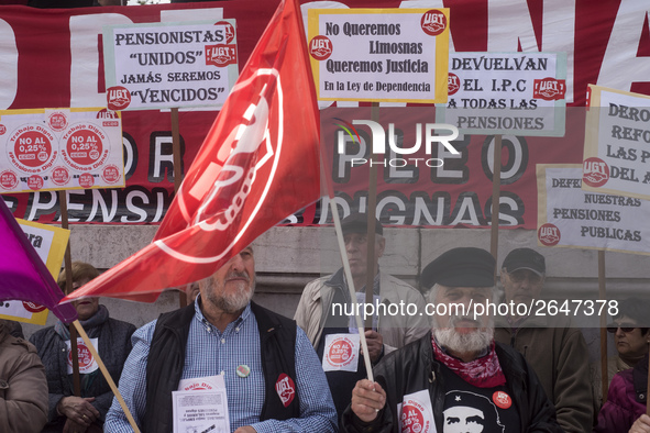 The pensioners also took advantage of the demonstration on May 1 to demand that they do not lower their pensions and their rights in Santand...