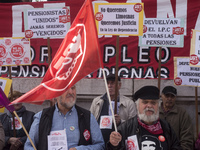 The pensioners also took advantage of the demonstration on May 1 to demand that they do not lower their pensions and their rights in Santand...