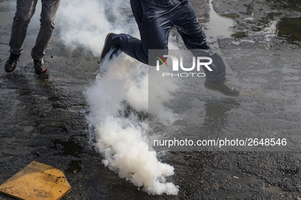 Demonstrators clash with riot police following a May Day march in Santiago on May 1, 2018.  The clashes between demonstrators and carabinero...