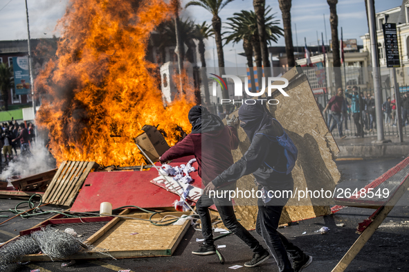 View of a fire during clashes following a May Day march in Santiago on May 1, 2018.  The clashes between demonstrators and carabineros of th...