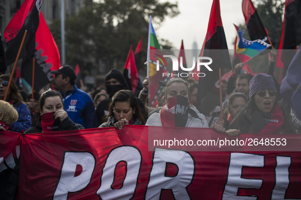 Demonstrators clash with riot police following a May Day march in Santiago on May 1, 2018.  The clashes between demonstrators and carabinero...