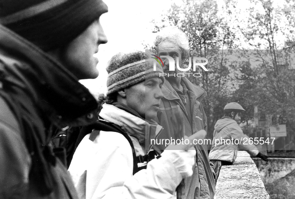 The Spanish pilgrims Virginia and Eduardo asking for information on the location of the hostel, in Pamplona, ​​Spain, on December 2004 
 