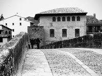 This is the perfect example of a town born on the Camino de Santiago de Compostela, with only one way  that accompanies the pilgrim's entry...