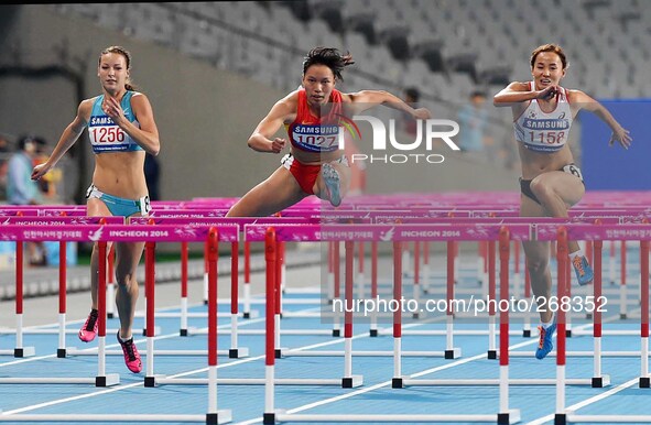 (141001) -- INCHEON, Oct. 1, 2014 () -- Sun Yawei (C) of China competes during the women's 100m hurdles final of athletics at the 17th Asian...