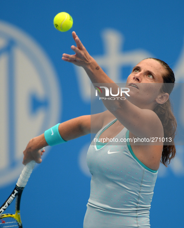 (141003) -- BEIJING, Oct. 3, 2014 () -- Roberta Vinci of Italy serves the ball during the women's quarterfinal match against Petra Kvitova o...