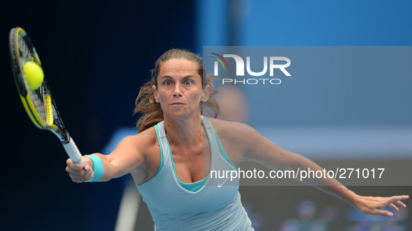(141003) -- BEIJING, Oct. 3, 2014 () -- Roberta Vinci of Italy returns a hit during the women's quarterfinal match against Petra Kvitova of...