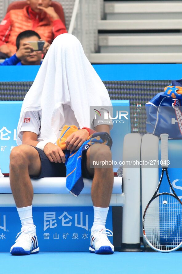 (141003) -- BEIJING, Oct. 3, 2014 () -- Novak Djokovic of Serbia takes a break during the men's quarterfinal match against Grigor Dimitrov o...