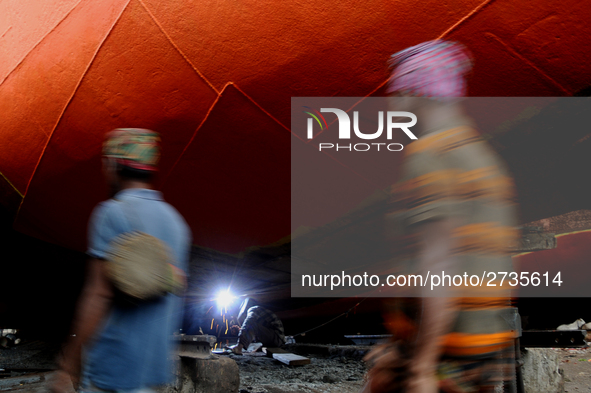 Workers during work at keranigonj Dockyard area in The capital Dhaka, Bangladesh on Wednesday 23 May 2018. 