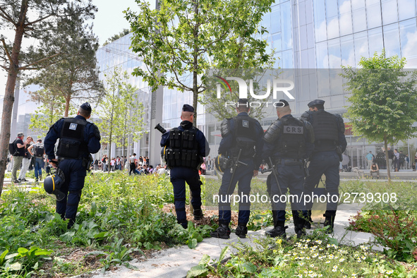 Following the Demonstration and the Arago highschool blocade by Students on the 23 May 2018, Police arrested 88 majors and 40 minors protest...