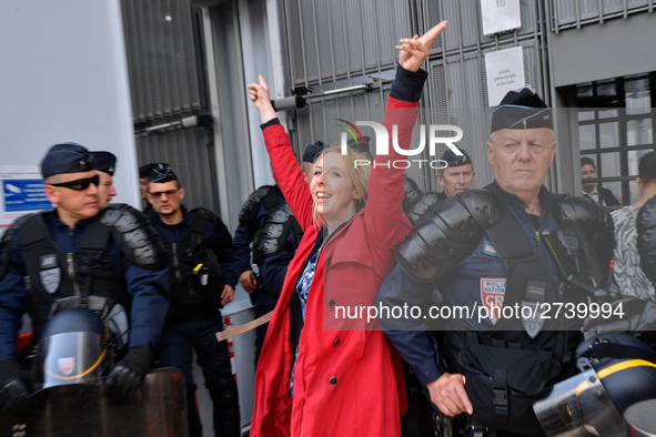 A protester who was arrested by police during the Arago highschool blocade, get out of the Courthouse and is welcomed by his friends in pari...