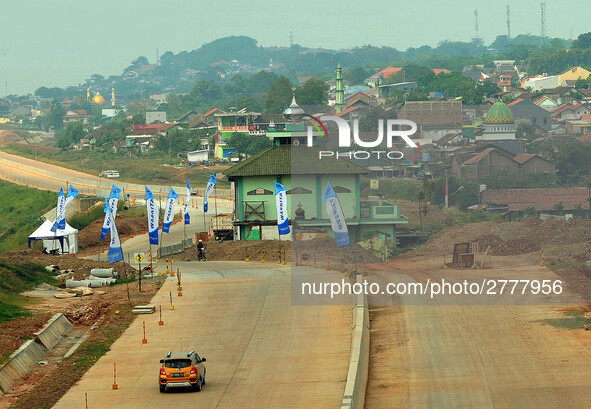 Jami Baitul Mustaghfirin Mosque, standing in the middle of the construction of Batang-Semarang Toll Road, Central Java. Indonesia in June, 4...