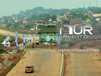 Jami Baitul Mustaghfirin Mosque, standing in the middle of the construction of Batang-Semarang Toll Road, Central Java. Indonesia in June, 4...