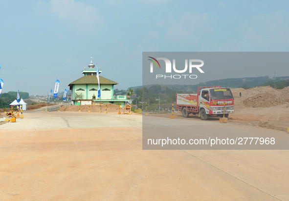 Jami Baitul Mustaghfirin Mosque, standing in the middle of the construction of Batang-Semarang Toll Road, Central Java. Indonesia in June, 4...