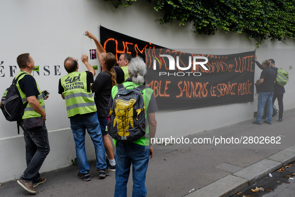 The railway workers of the SUD RAIL union demonstrate from the National Assembly to the Senate for the withdrawal of the rail pact, on 11 Ju...