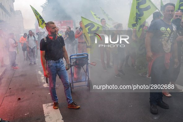 The railway workers of the SUD RAIL union demonstrate from the National Assembly to the Senate for the withdrawal of the rail pact, on 11 Ju...