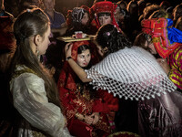 Turkish wedding. Rituals for the fertility of the bride. (