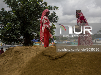 Women during the Day labors are working in a domestic port in Dhaka, Bangladesh, on 14 August 2018. (