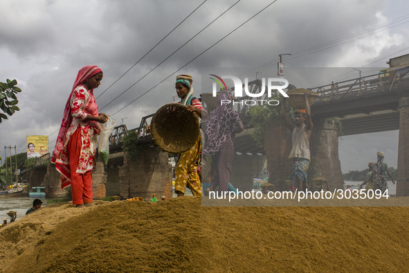 Women during the Day labors are working in a domestic port in Dhaka, Bangladesh, on 14 August 2018. 