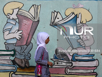 palestinian school girls walk at the Gaza City, on the first day of a new school year, in Gaza City August 29, 2018. 
 (