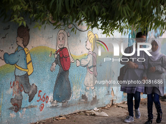 palestinian school girls walk at the Gaza City, on the first day of a new school year, in Gaza City August 29, 2018. 
 (