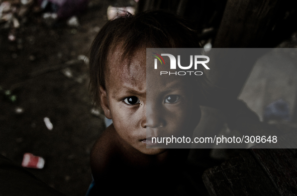 Chong Kneas, Tonle Sap, Cambodia. Poverty and unsanitary living circumstances are rife in isolated communities that live their lives on the...