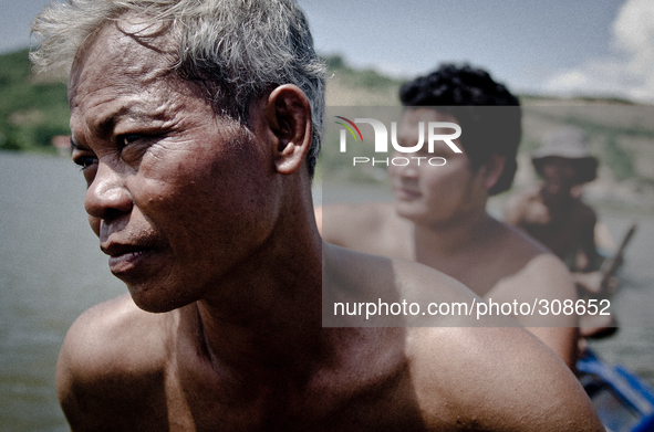 Chong Kneas, Tonle Sap, Cambodia. Fishermen venture out onto the lake catching anything that the lake has to offer and ultimately try to pro...