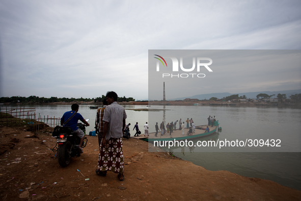 For going to Dolura Martyrs' Square visitors need to cross Surma River by boat and then will have to take motorcycle. After traveling for ar...