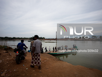 For going to Dolura Martyrs' Square visitors need to cross Surma River by boat and then will have to take motorcycle. After traveling for ar...