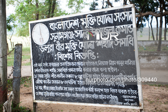 Signboard of the Dolura Martyrs' Square which briefly states the Dos and Don'ts at the Square. 
Its been 43 years since Bangladesh got inde...