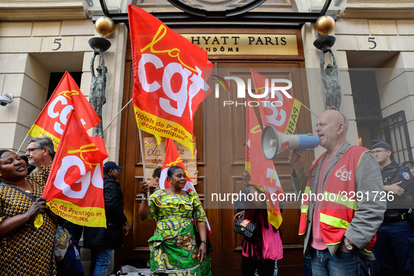  The subcontractors of the Park Hyatt Vendôme, who have been on strike for 18 days, and who were dislodged by the police from the Parisian p...