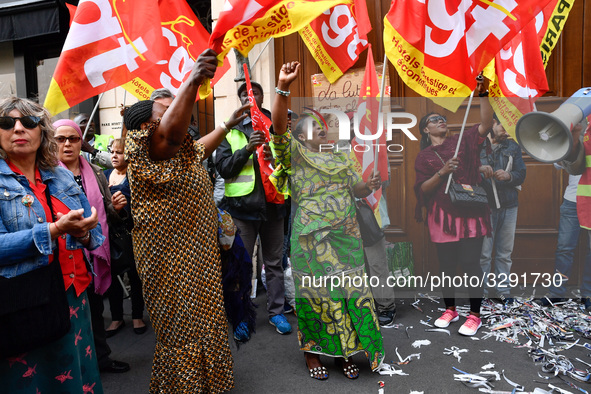  The subcontractors of the Park Hyatt Vendôme, who have been on strike for 18 days, and who were dislodged by the police from the Parisian p...