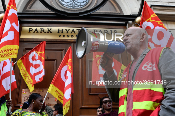  The subcontractors of the Park Hyatt Vendôme, who have been on strike for 18 days, and who were dislodged by the police from the Parisian p...