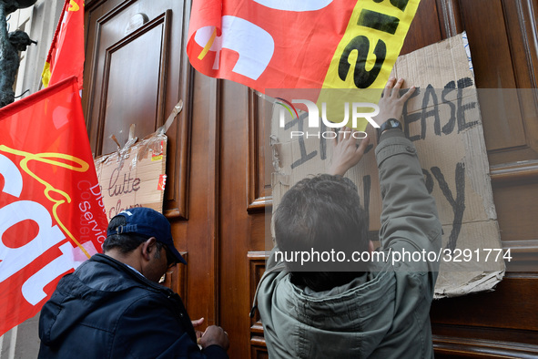  The subcontractors of the Park Hyatt Vendôme, who have been on strike for 18 days, and who were dislodged by the police from the Parisian p...