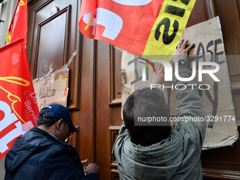  The subcontractors of the Park Hyatt Vendôme, who have been on strike for 18 days, and who were dislodged by the police from the Parisian p...