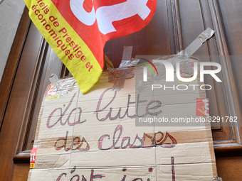  The subcontractors of the Park Hyatt Vendôme, who have been on strike for 18 days, and who were dislodged by the police from the Parisian p...