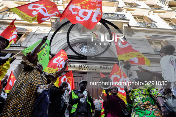  The subcontractors of the Park Hyatt Vendôme, who have been on strike for 18 days, and who were dislodged by the police from the Parisian p...