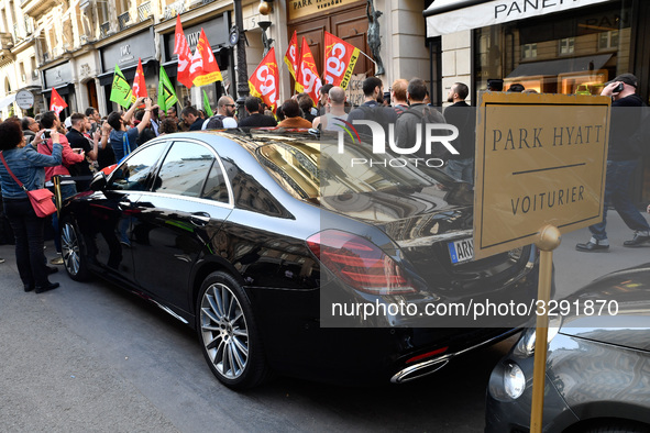  The subcontractors of the Park Hyatt Vendôme, who have been on strike for 18 days, and who were dislodged by the police from the Parisian p...