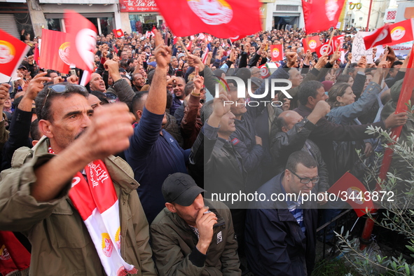 Unionists and workers rallied outside the headquarter of the Tunisian General Labour Union (UGTT), on November 17, 2018 in Tunis, where the...