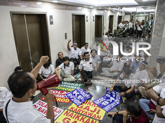 Jakarta, Indonesia, 04 December 2018 : hundreds of Indonesian News Agency "ANTARA" held demonstration at their office in Jakarta. They deman...