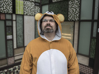 Gianluca Sarais, once a month for two years, went to Kushiro prefecture of Hokkaido wearing a costume to wait to meet his son, but his ex-wi...