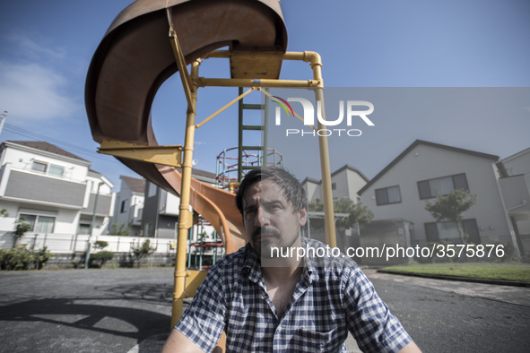 Tommaso Perina, waiting to meet the children. He lives in Tokyo since 2003 he married his wife in 2012. They have two children. On 19 Decemb...