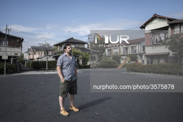 Tommaso Perina, waiting to meet the children. He lives in Tokyo since 2003 he married his wife in 2012. They have two children. On 19 Decemb...