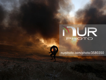 Palestinian protesters set tyres on fire at the Israel-Gaza border east of Gaza city, on October 12, 2018. (