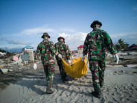 Palu, Indonesia, 05 October 2018 : Aftermath earth quake at Palu. Evacuation of dead body still going on at beach Talisha, near the beach pe...