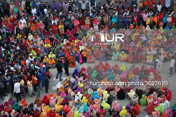 Bangladeshi garment workers block a road during a demonstration to demand higher wages, in Dhaka on January 9, 2019.  